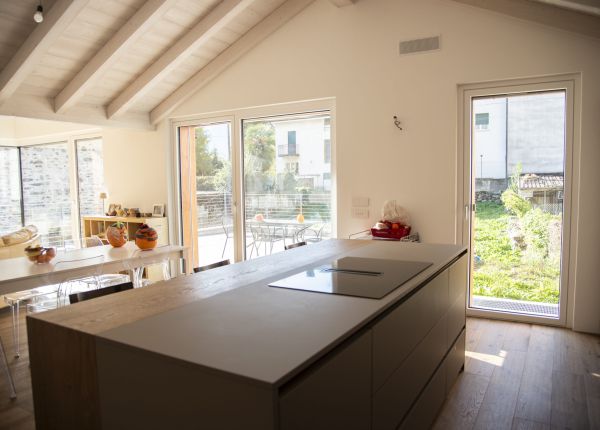 residenza sul mera serramenti vista su giardino