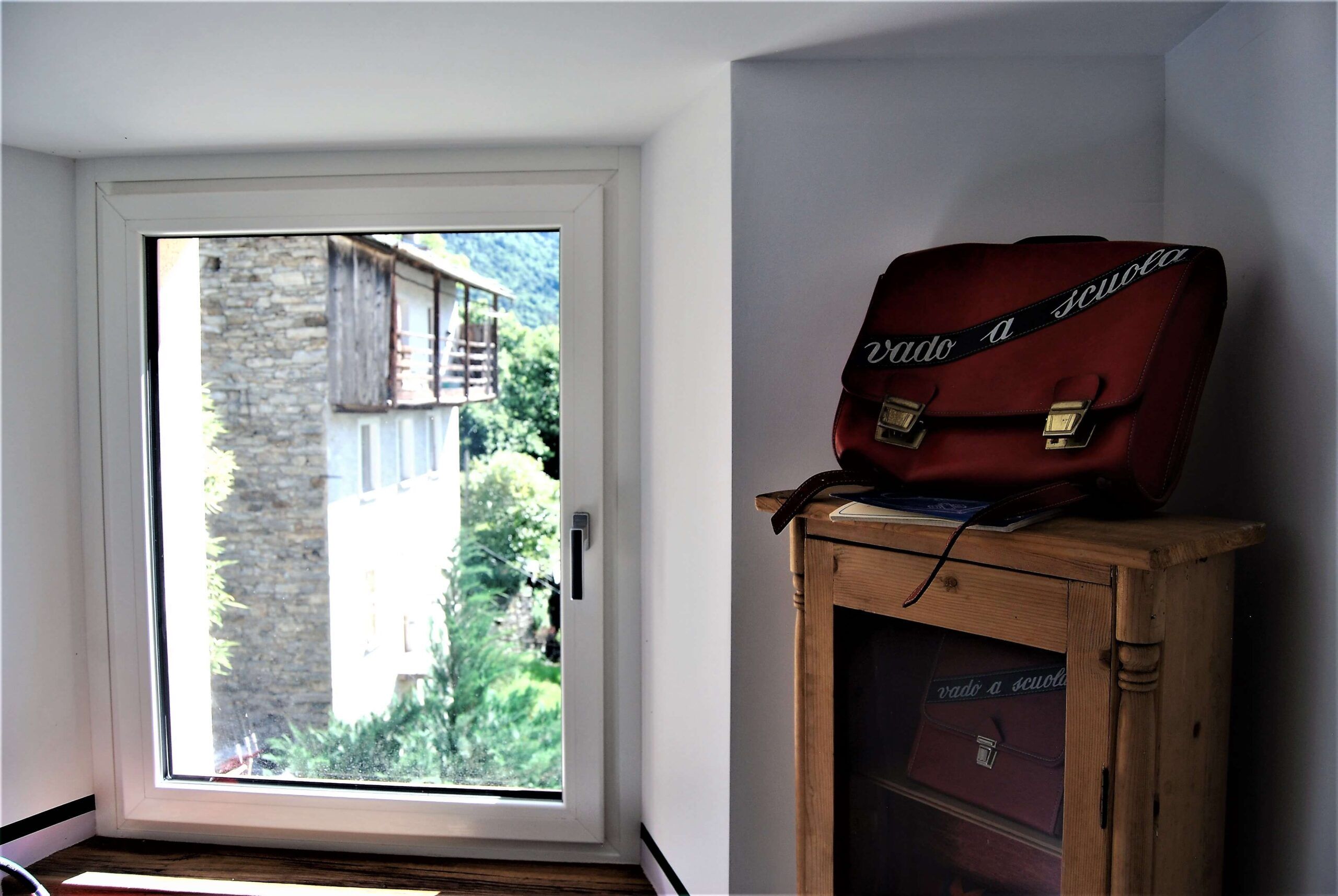serramento trapezoidale vistro da interno