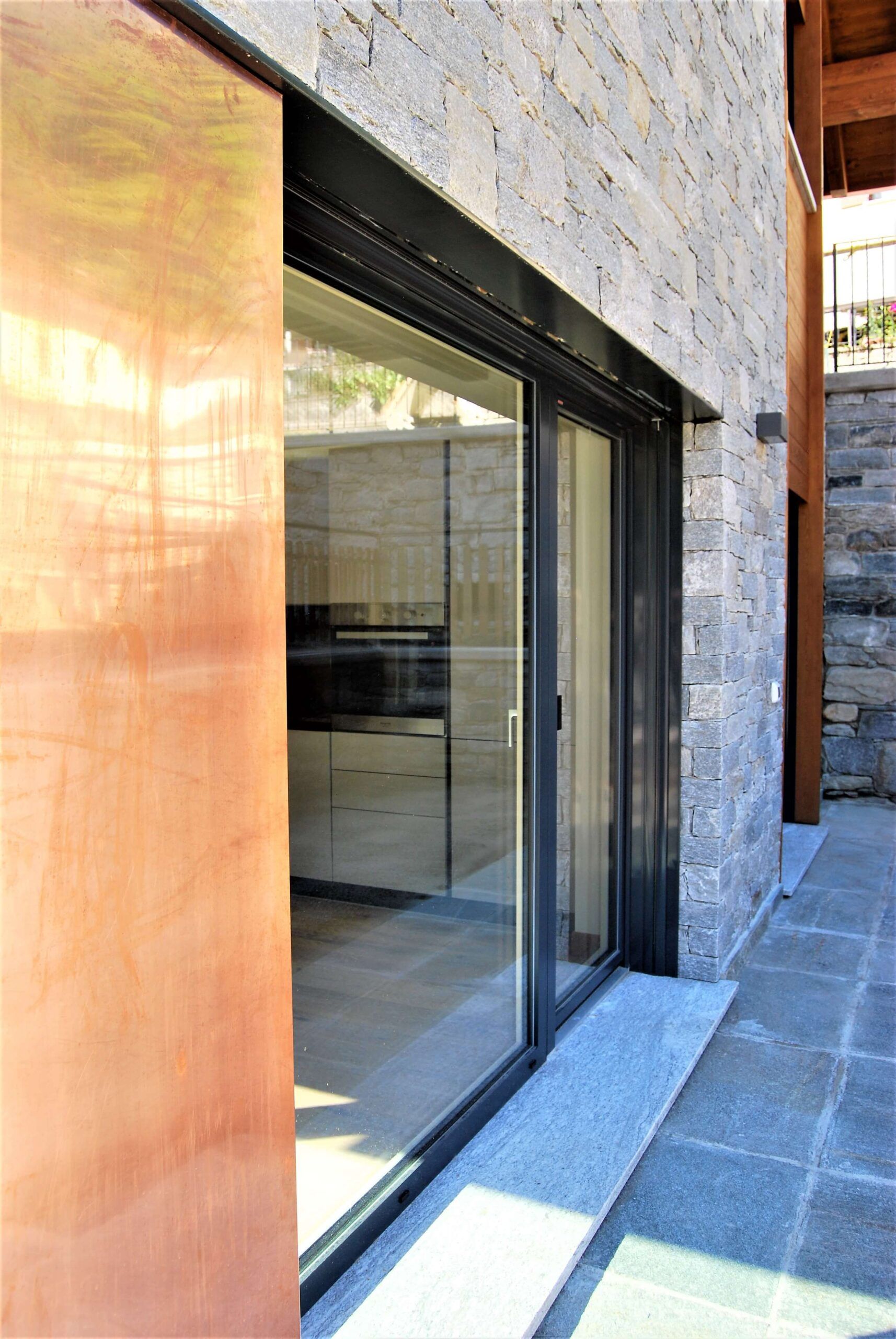 serramento trapezoidale vistro da interno