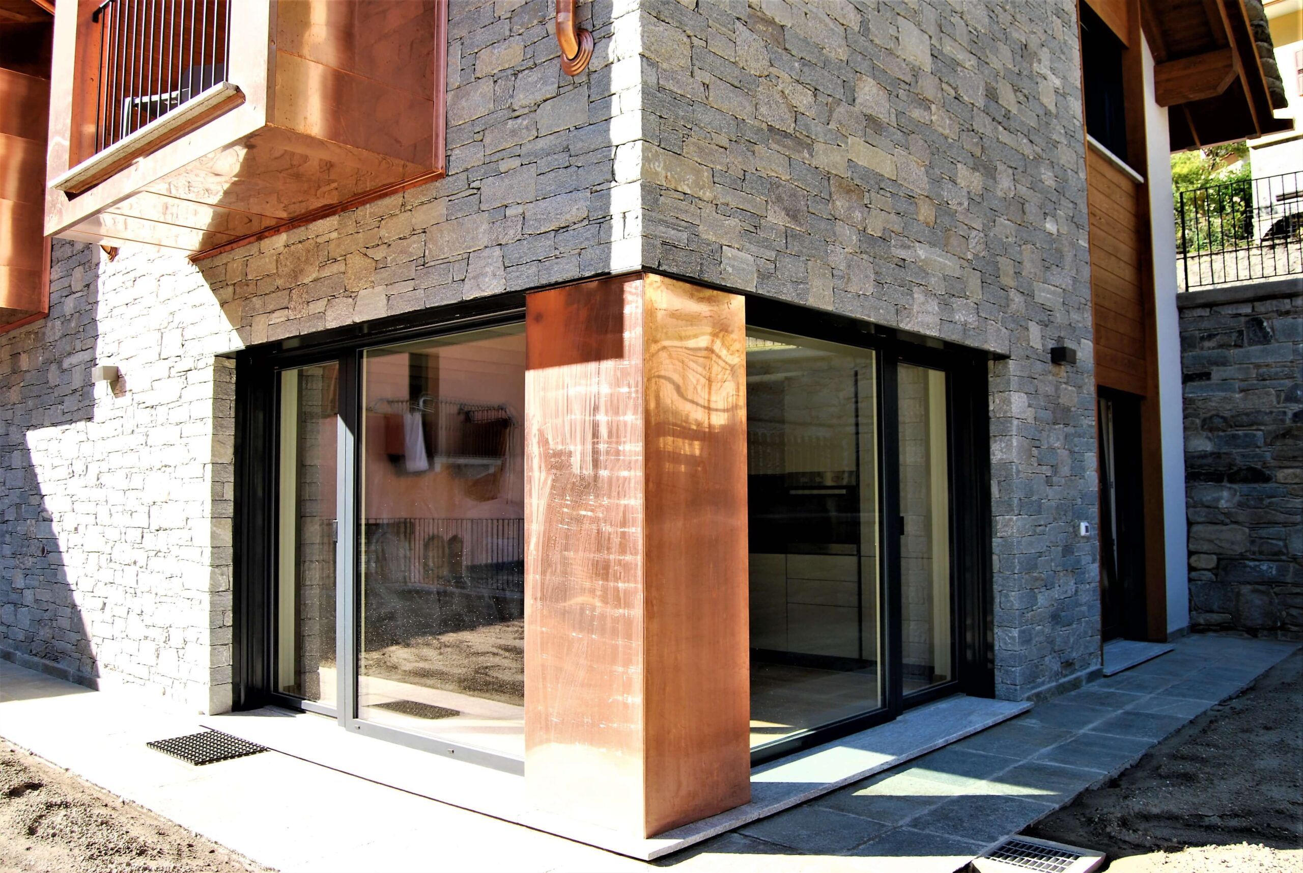 serramento trapezoidale vistro da interno