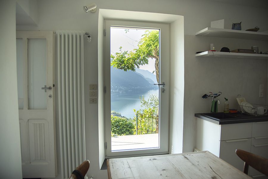 cucona con porta finestra