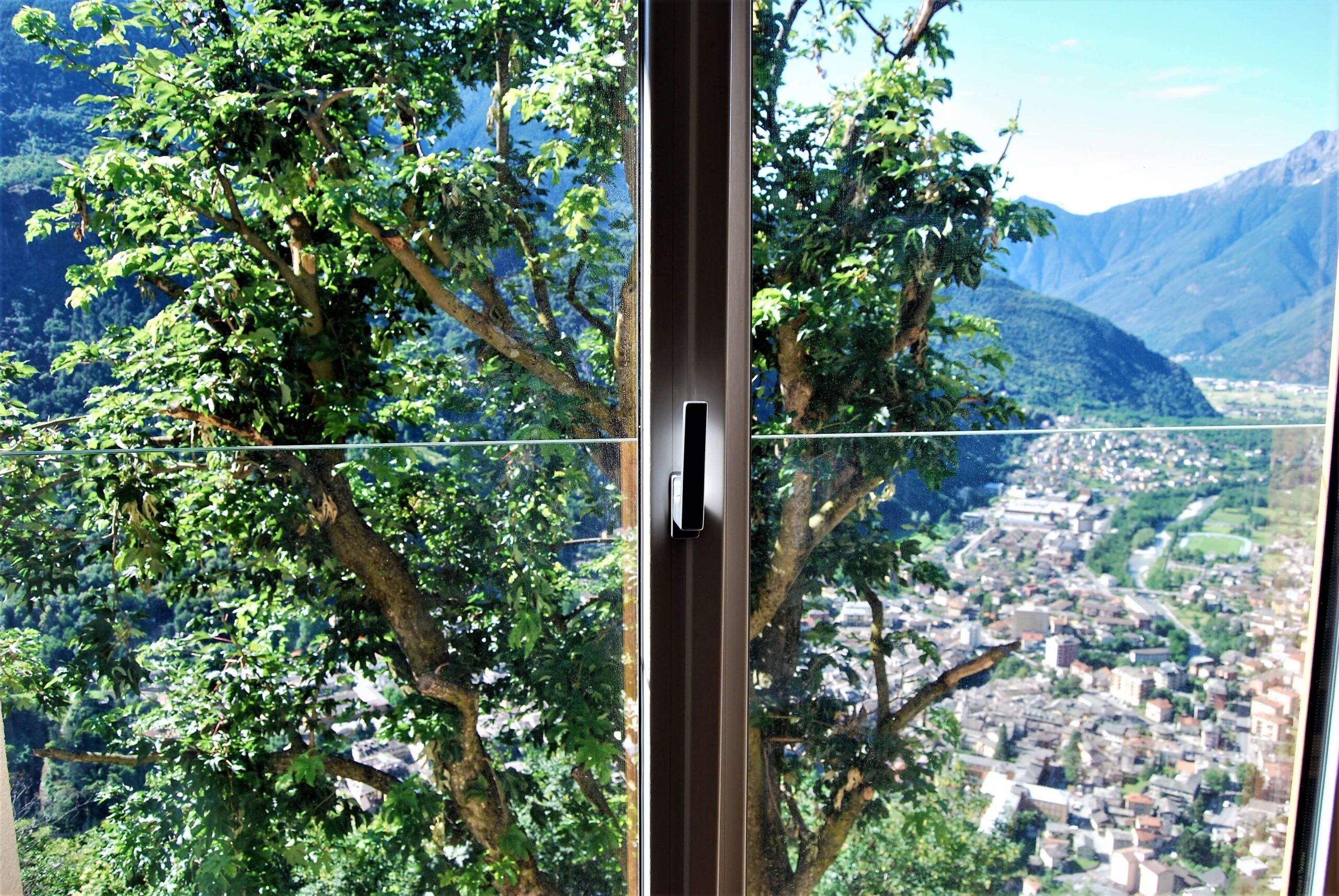 serramento trapezoidale vistro da interno