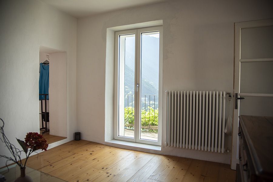 sala con porta finestra