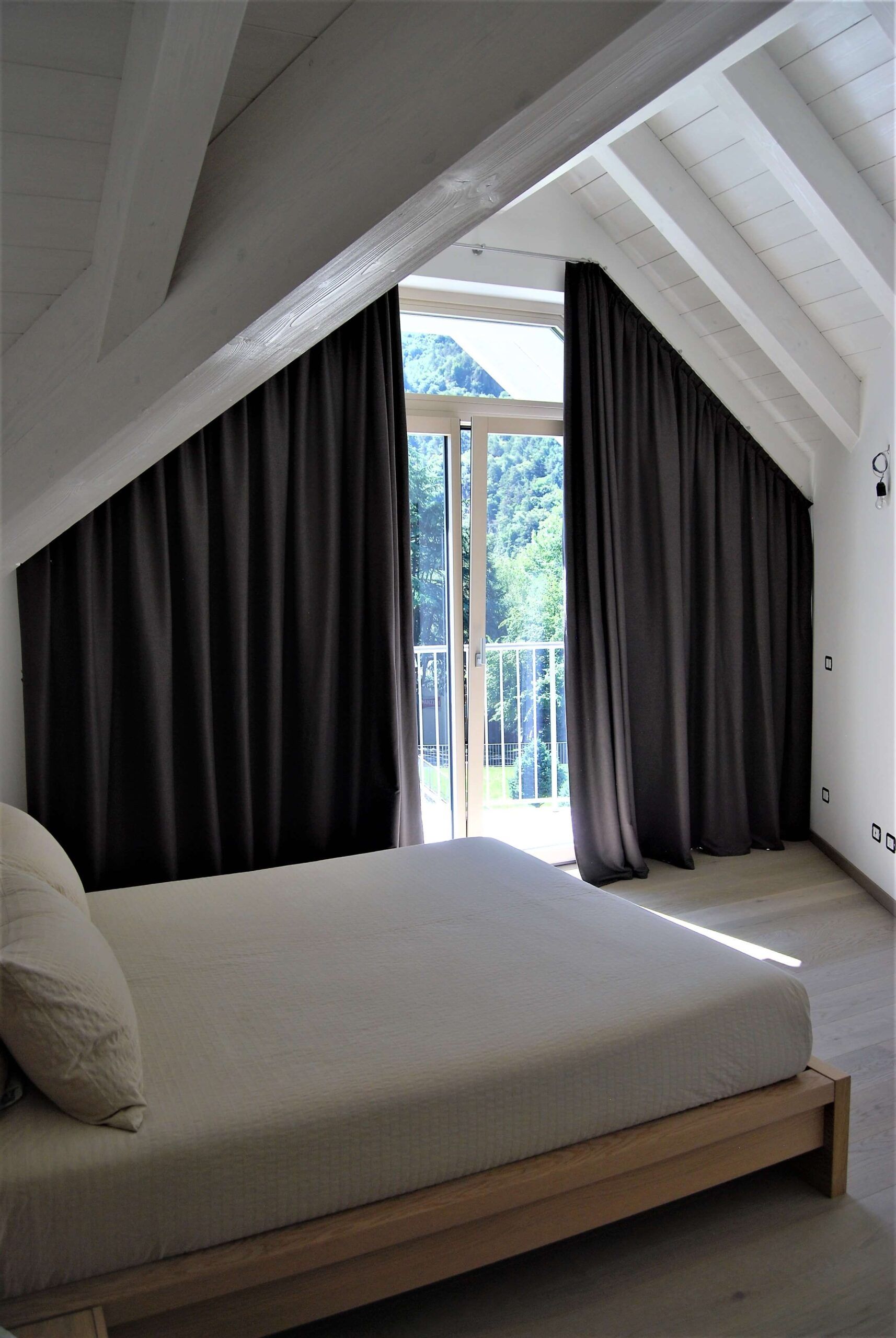 serramento trapezoidale vistro da interno