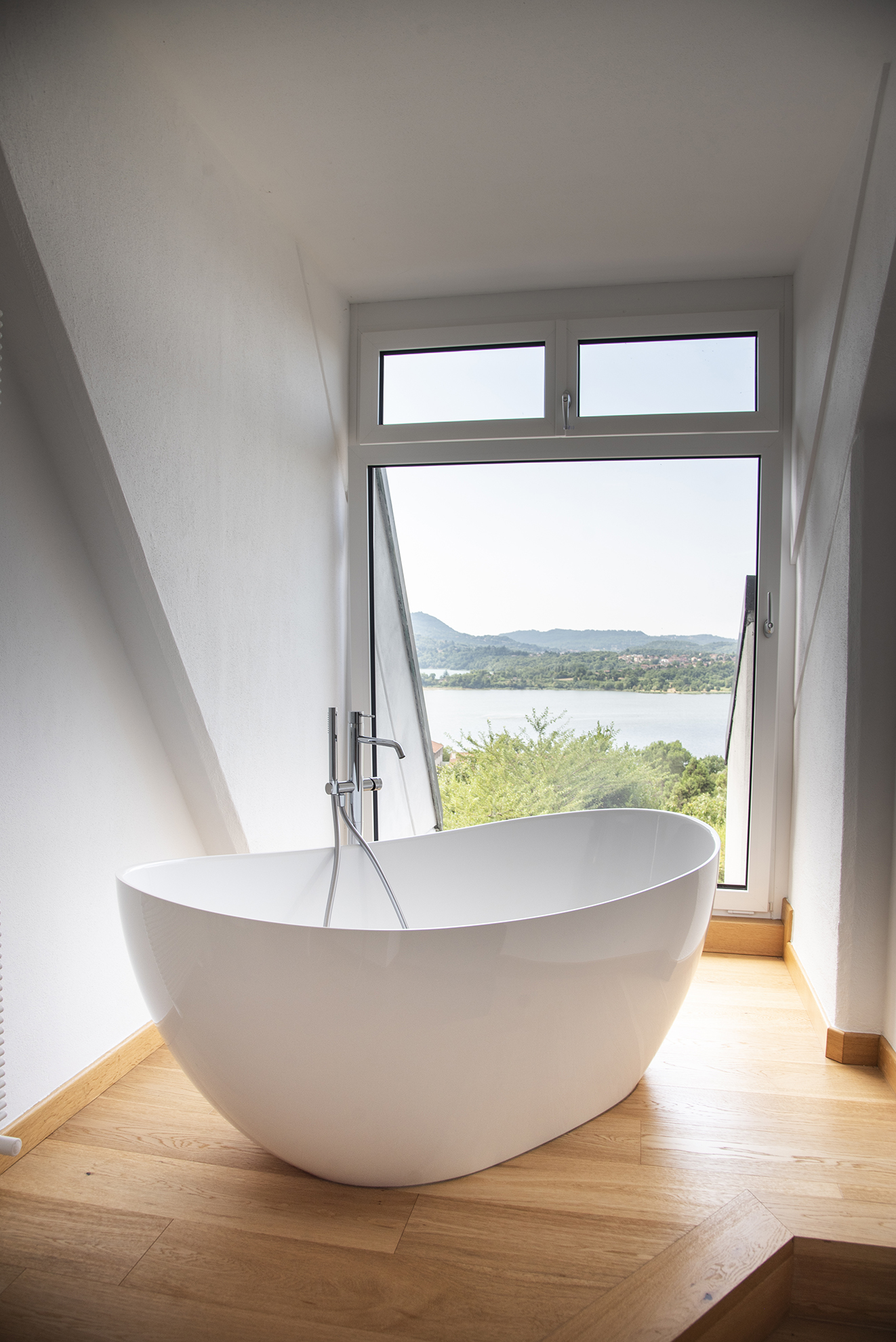 vasca da bagno con vista