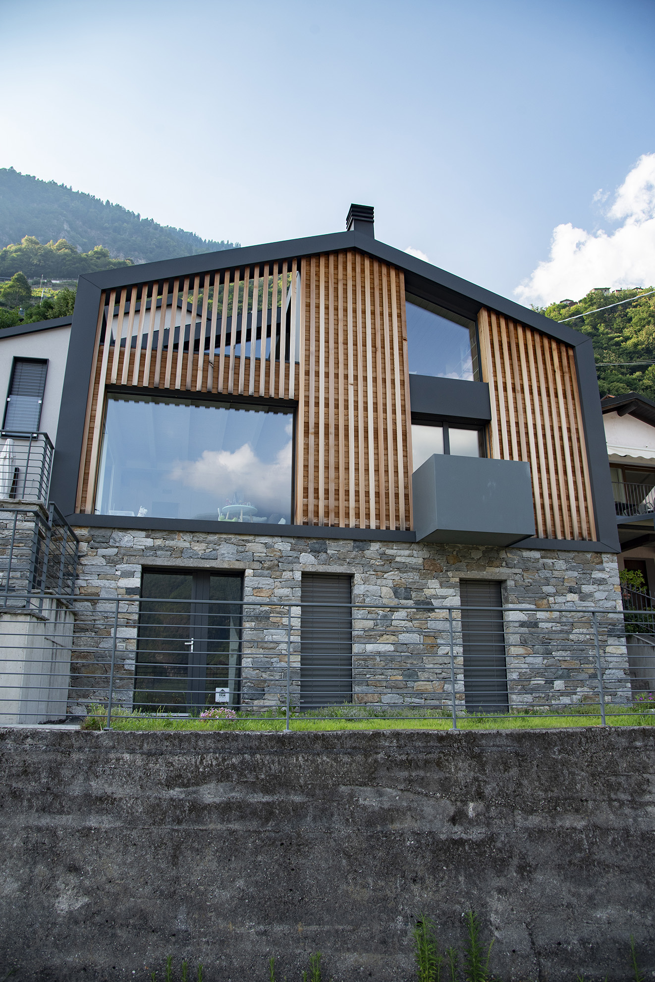 casa pianazzola legno e sasso e vetrate