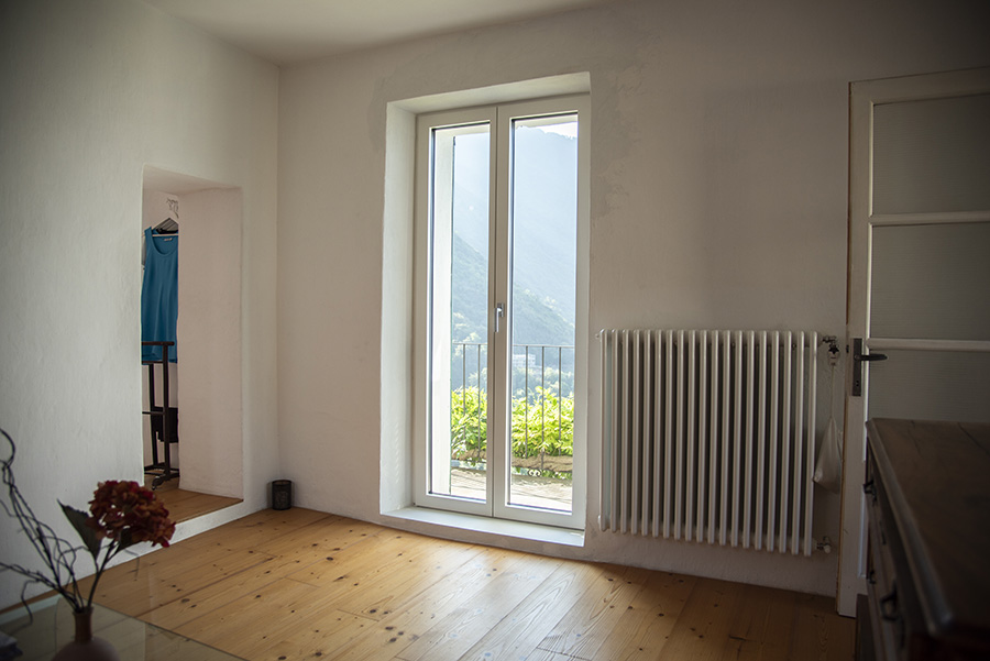 sala con porta finestra