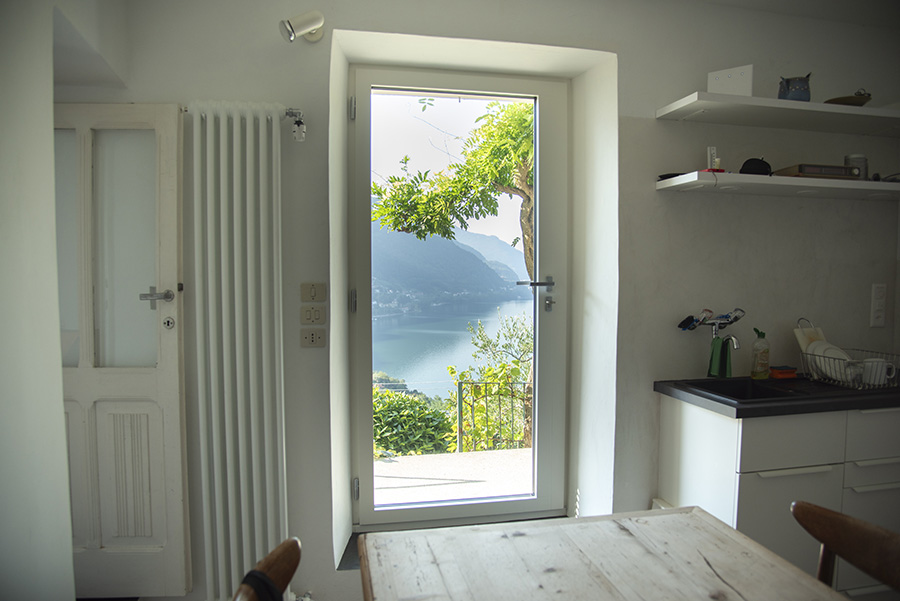 cucona con porta finestra