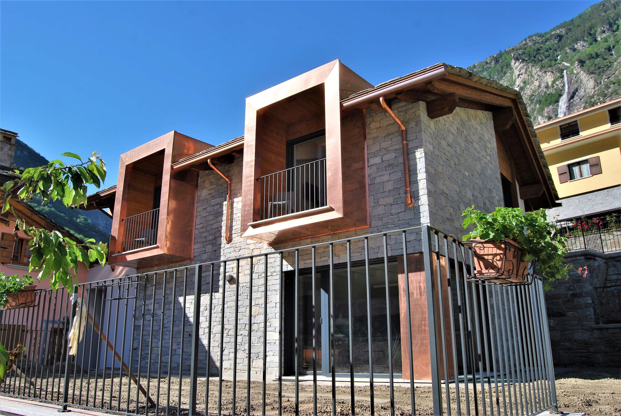 serramento trapezoidale vistro da interno