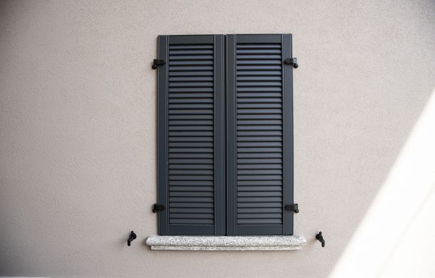 finestra persiane chiuse