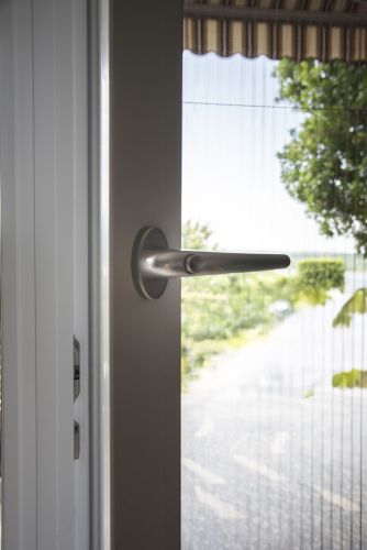 particolare serramento con zanzariera