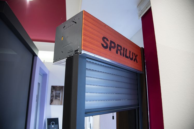 showroom cassonetto coibentato con tapparella