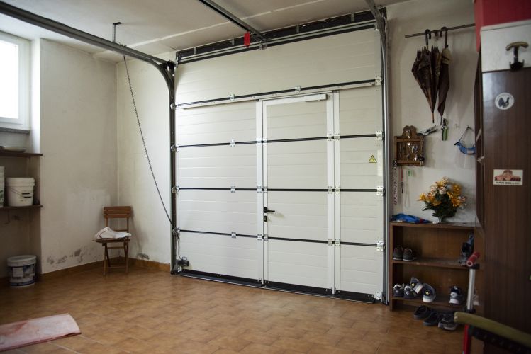 porta garage sezionale dall'interno
