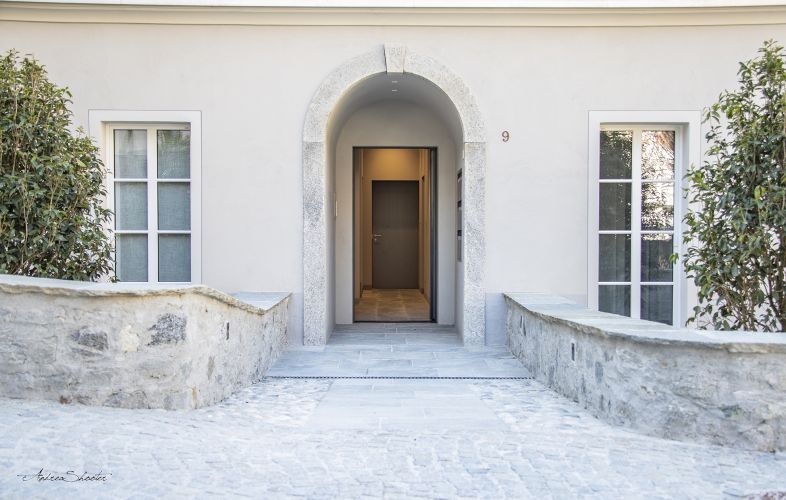 ingresso con finestre