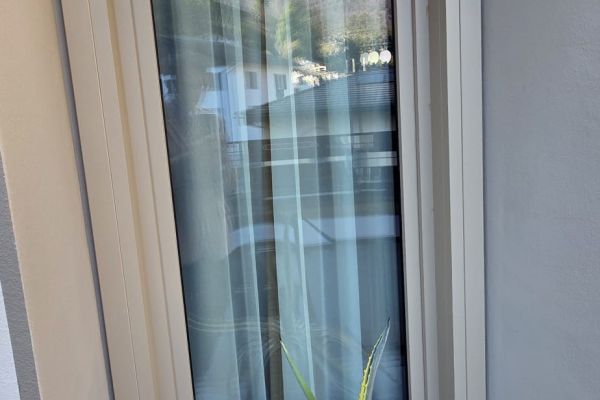 serramento trapezoidale vistro da interno